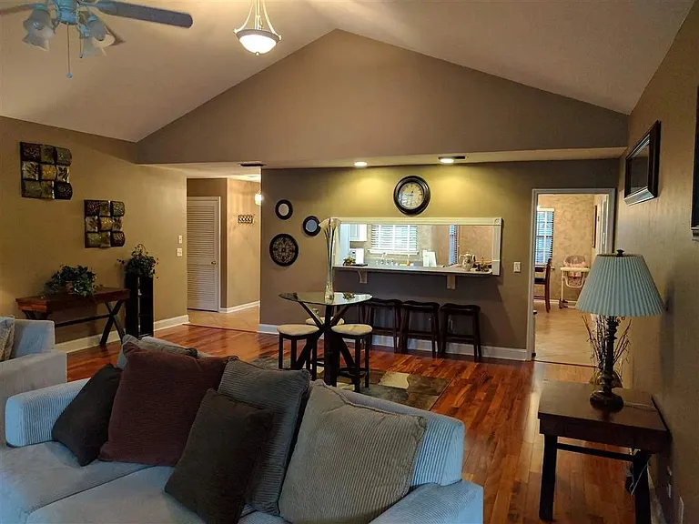 3711 Longchamp Cir — Photo 12