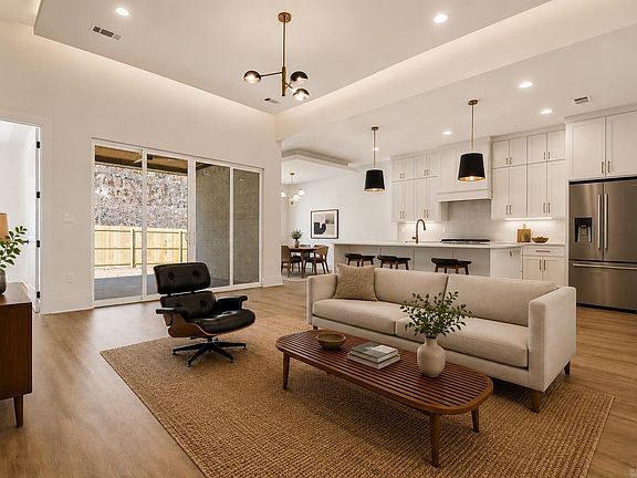 3rd image of 708 Edgewood Cir