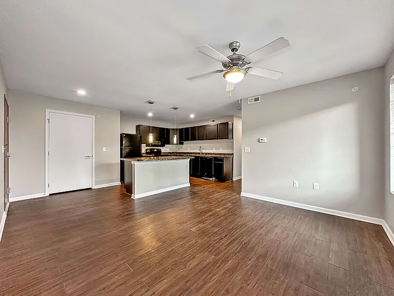 Capitol Grove Apartments — Photo 31