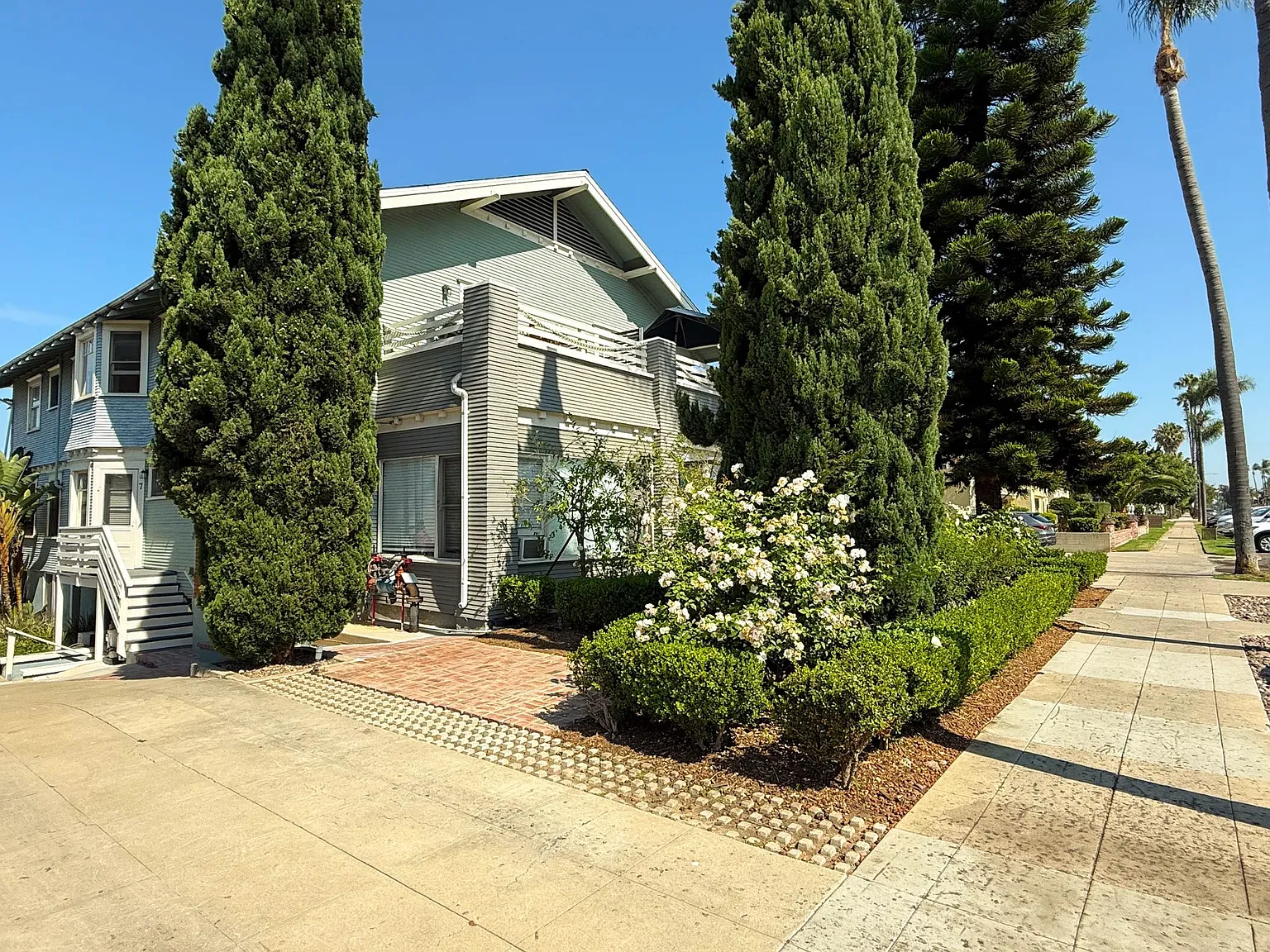 Sparks Apartments — Photo 1
