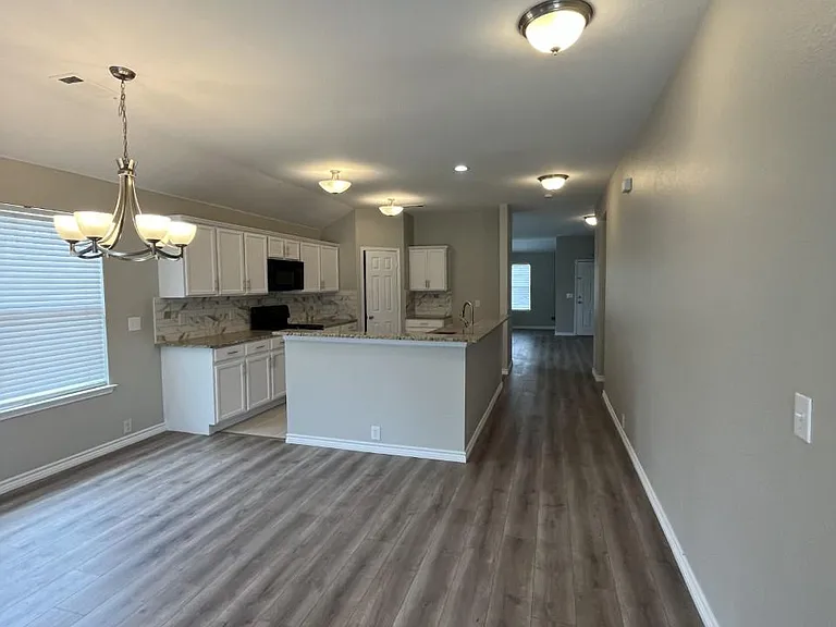 3004 Elderberry Dr — Photo 3
