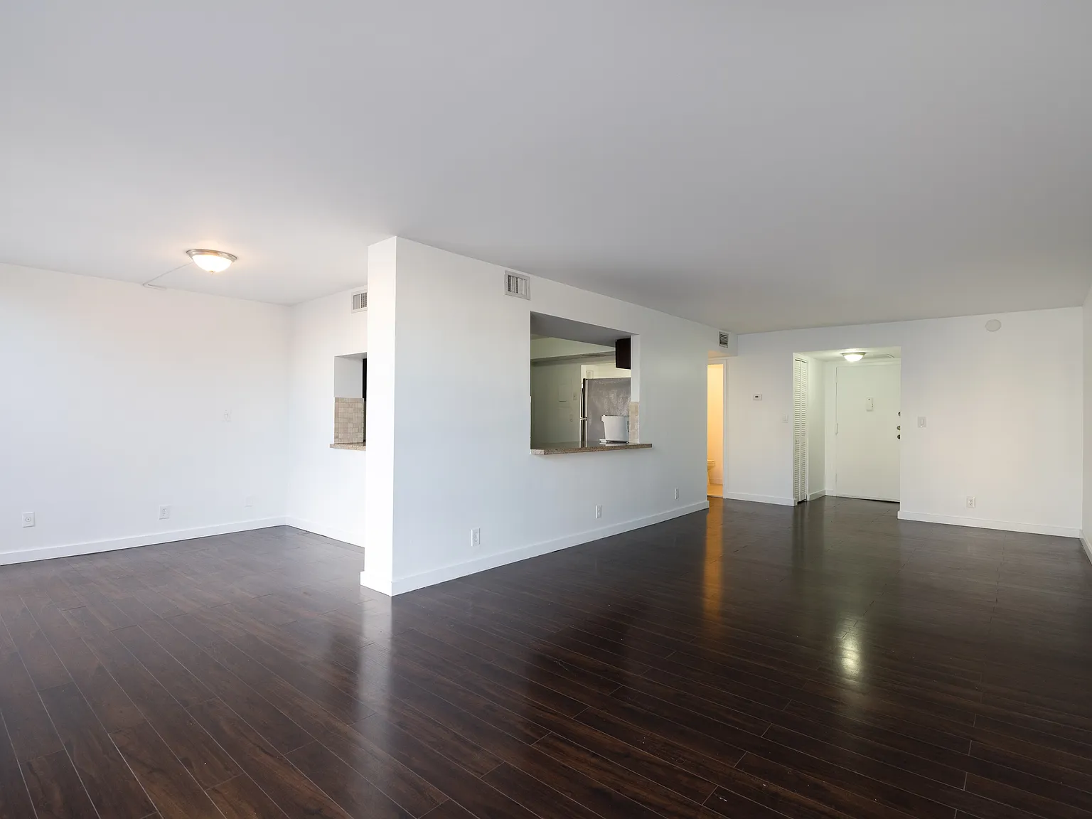 1 bed, 915 sqft, $1,880 — Photo 2