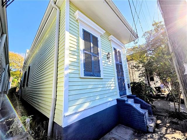 1st image of 1011 Piety St