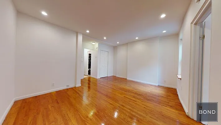 Rented by Bond New York | media 30