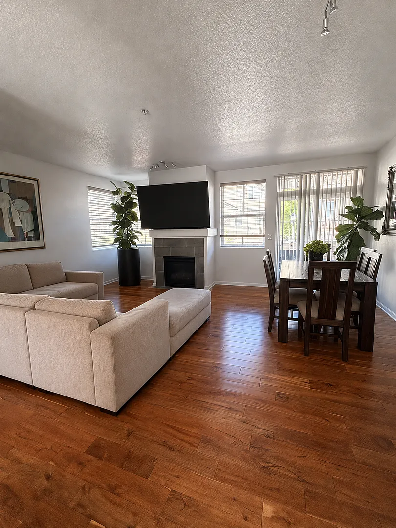 Building Photo - 15330 SW Sparrow Loop #103