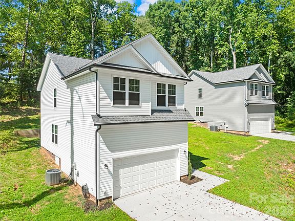 3rd image of 242 Valleybrook Ln