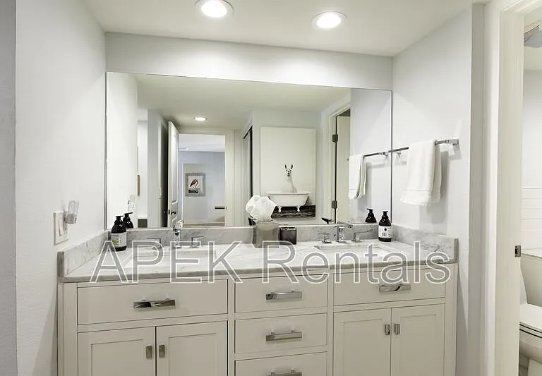 1050 E Ramon Rd — Photo 22