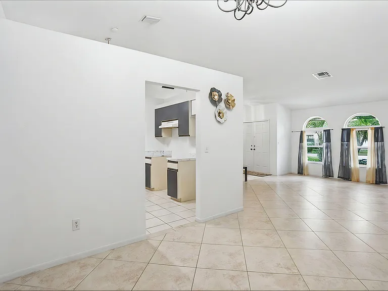 2171 NW 76th Ave — Photo 7