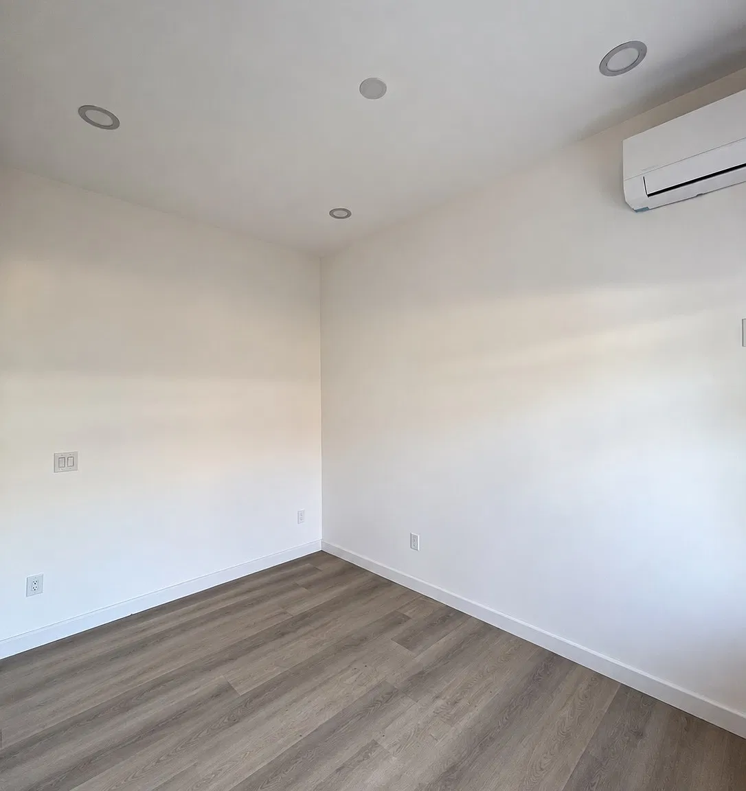 2 bed, 720 sqft, $2,450 — Photo 2