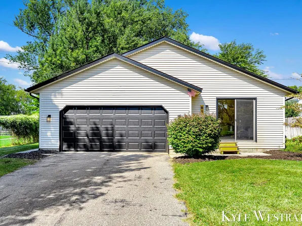 81 E 40th St, Holland, MI 49423