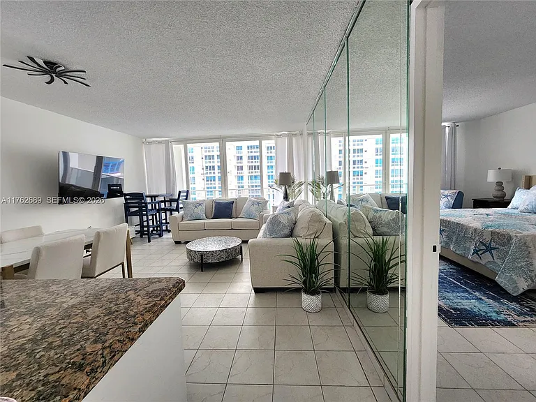 3505 S Ocean Dr #819 — Photo 8