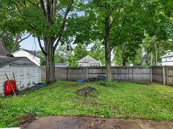 5th image of 235 10th Ave NE