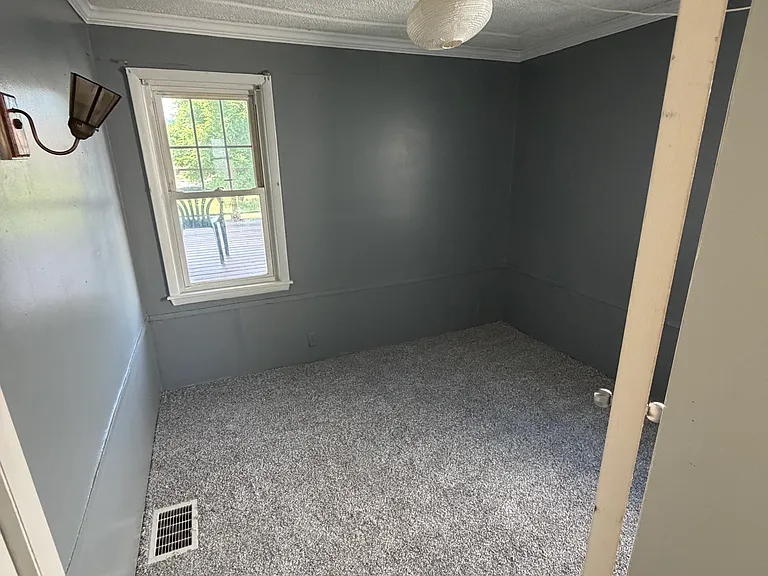36 Duquesne Ave — Photo 4