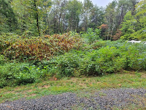 3rd image of 128 Deer Path Way