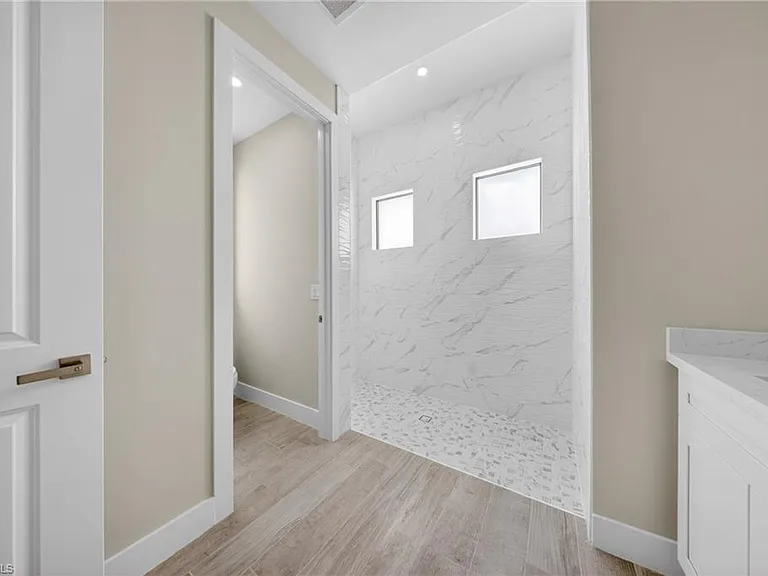 821 Moore Ave — Photo 28