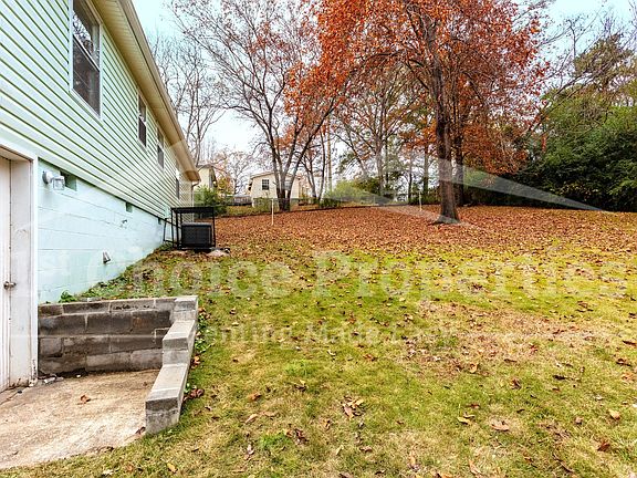 3rd image of 124 26th Ave NW