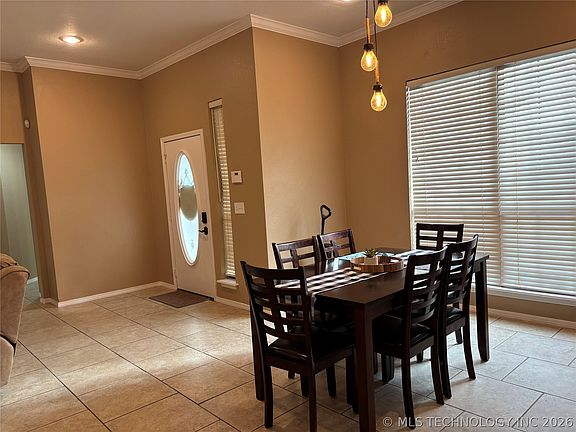 3rd image of 1701 Southern Hills Dr