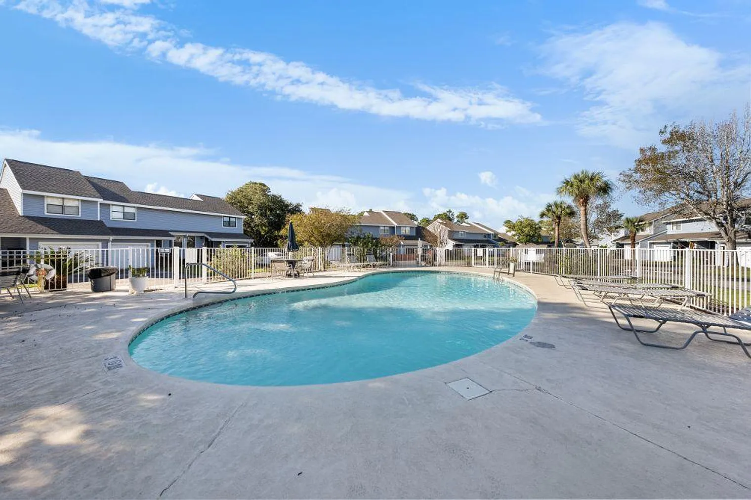 3 bed, 2.0 bath, 1259 sqft, $3,431 — Photo 3