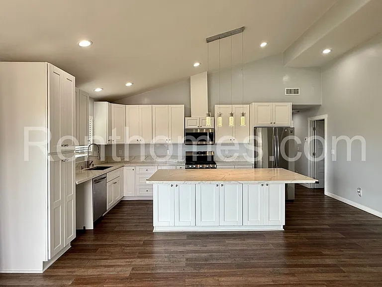 1410 Shoshone St — Photo 6