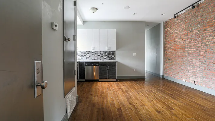 Rented by Nooklyn NYC LLC | media 8