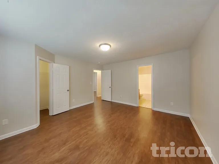 1064 Halifax Ln — Photo 6