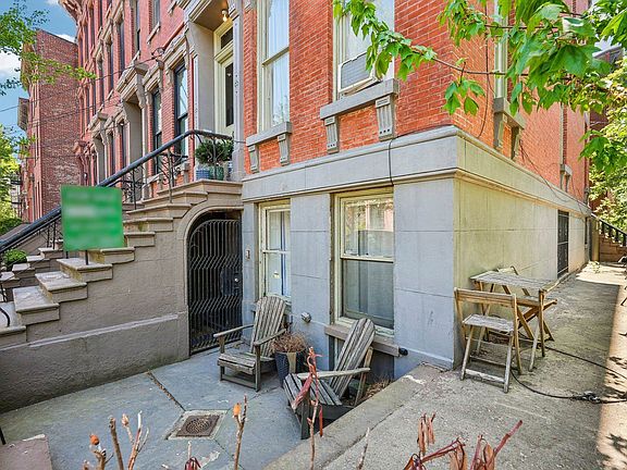 5th image of 71 Wayne St