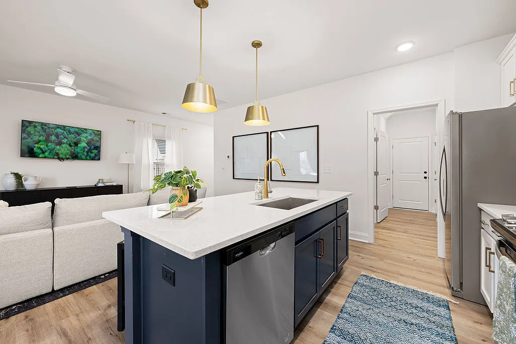Oak Lake Townhomes — Photo 3