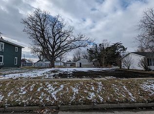 1203 Spring St, Grinnell, IA 50112