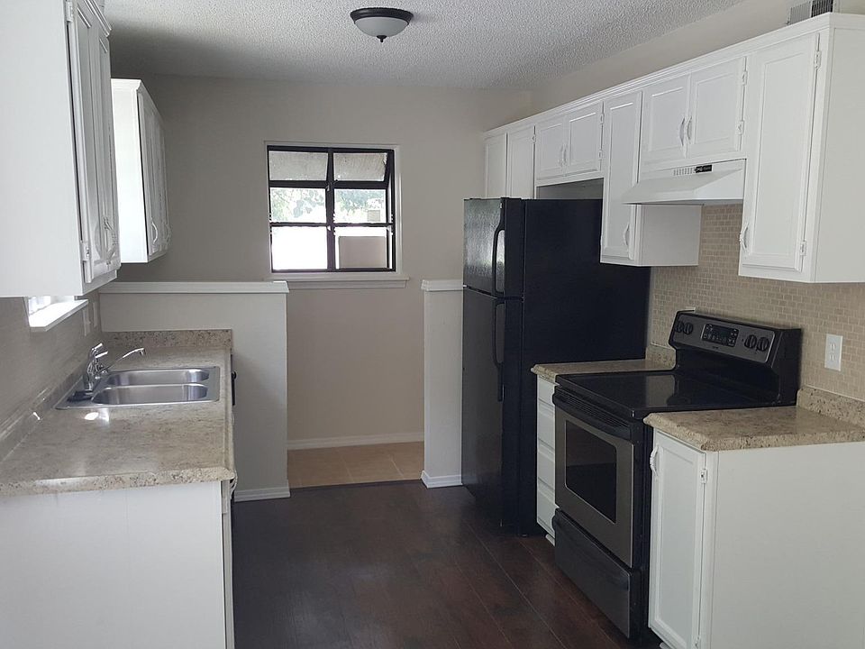 Newly Remodeled kitchen with flat top range and Refrigerator