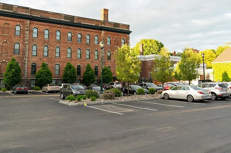 300 Alexander Apartments — Photo 23