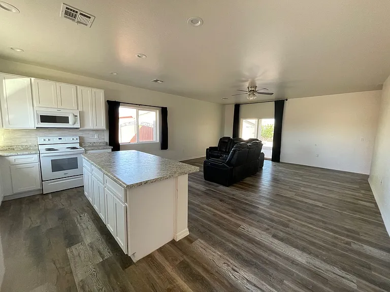 9216 W Oneida Dr — Photo 9