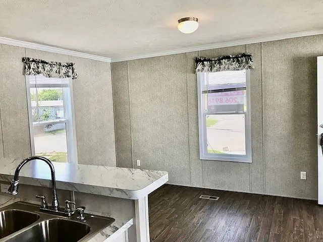 8001 Hamilton Ave #5 — Photo 7