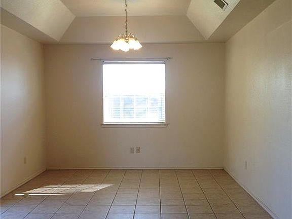 3rd image of 105 Dove Ave