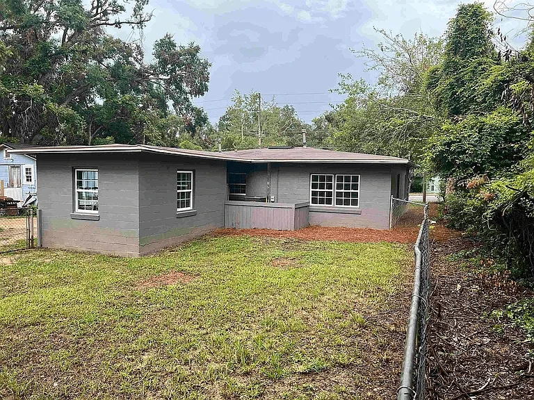 1240 Levy Ave — Photo 19
