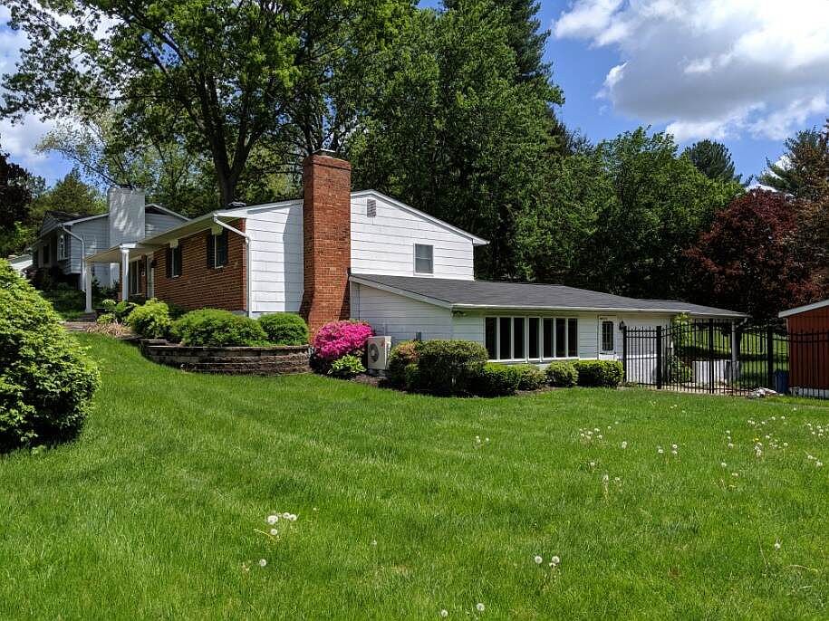 2nd image of 6019 Fairfield Ln