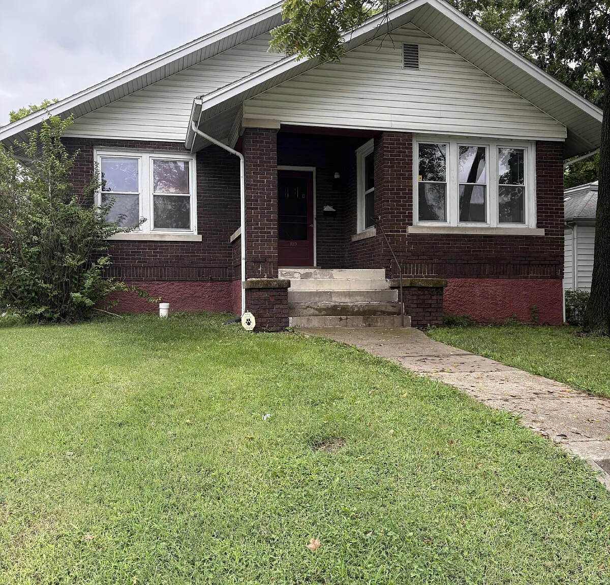 4 bed, 1.0 bath, 1800 sqft, $2,200 — Photo 1