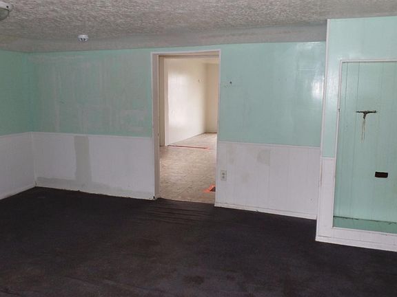 4th image of 1923 Pater Ave