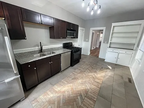 1648 Bush Avenue Photo 1