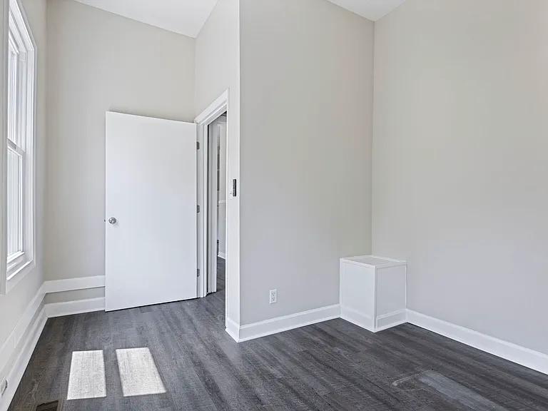 461 Sellers Ave — Photo 3