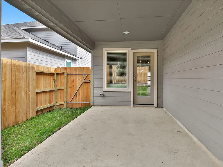 18095 Martin Pines Dr — Photo 34