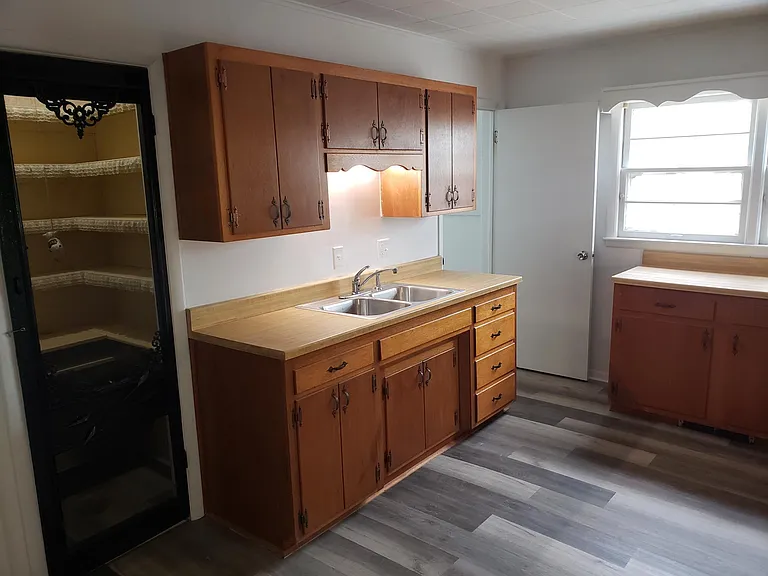 158 NW Holman St — Photo 15