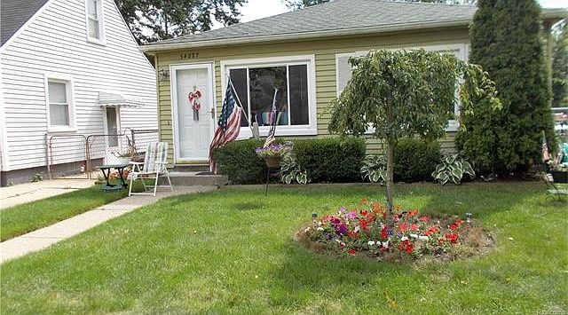 1st image of 34227 Harroun St