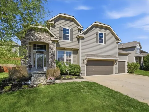 2776 W Sitka Dr, Olathe, KS 66061