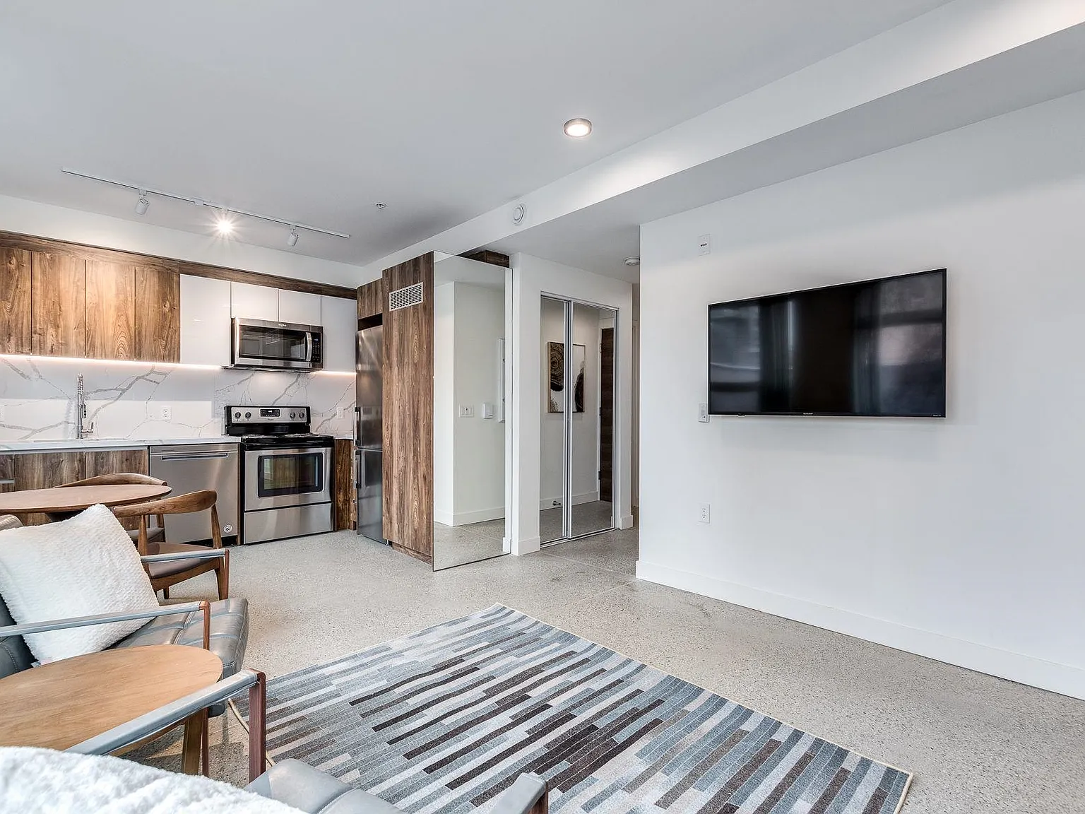 Studio, 421 sqft, $2,850 — Photo 1