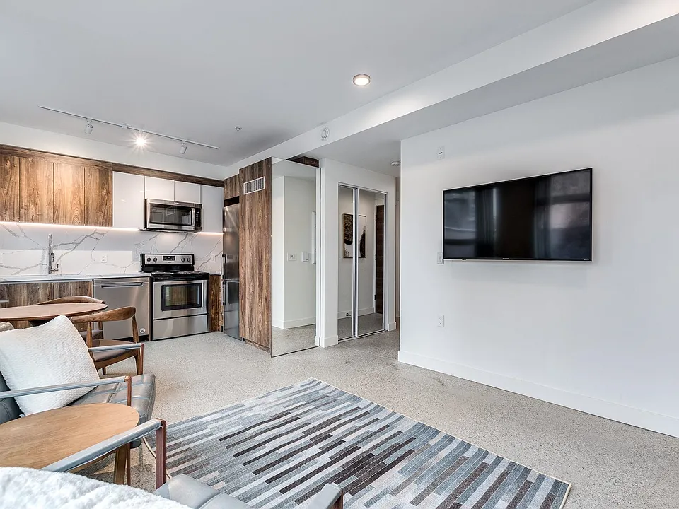 1170 Barclay St #301