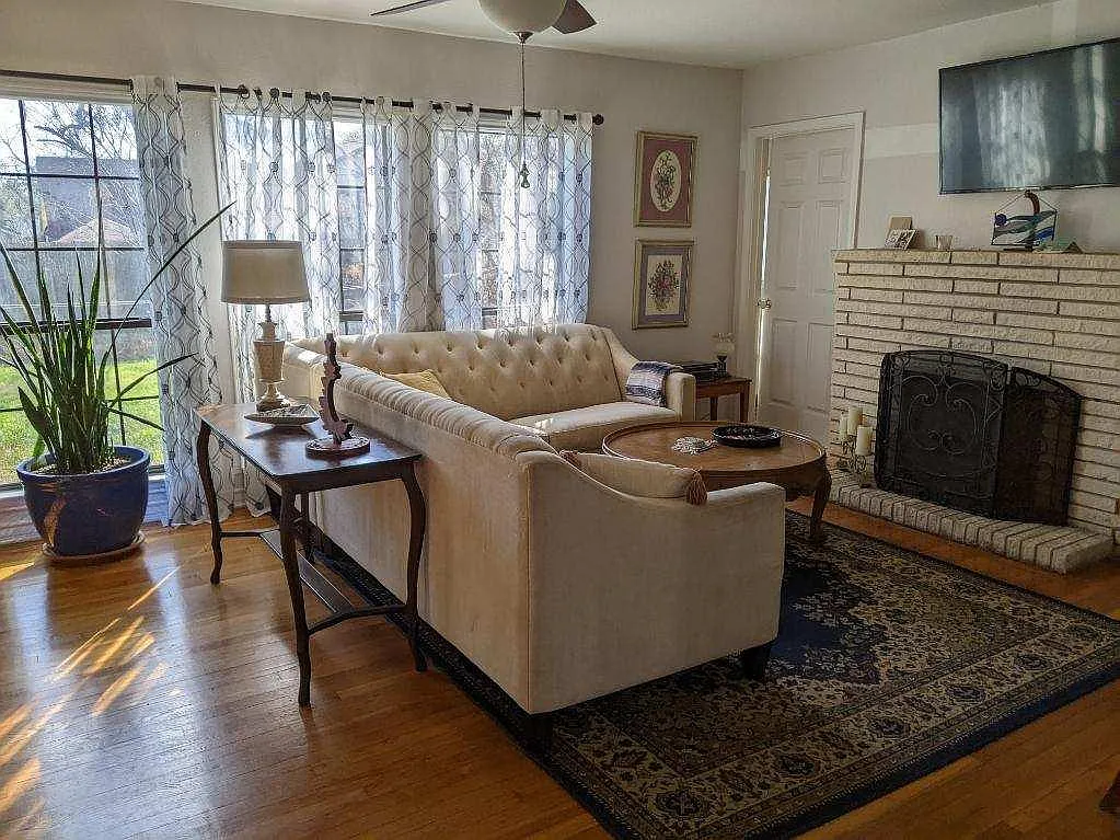 234 Quentin Dr — Photo 2