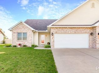 301-303 Cypress Point, Washington, IL 61571