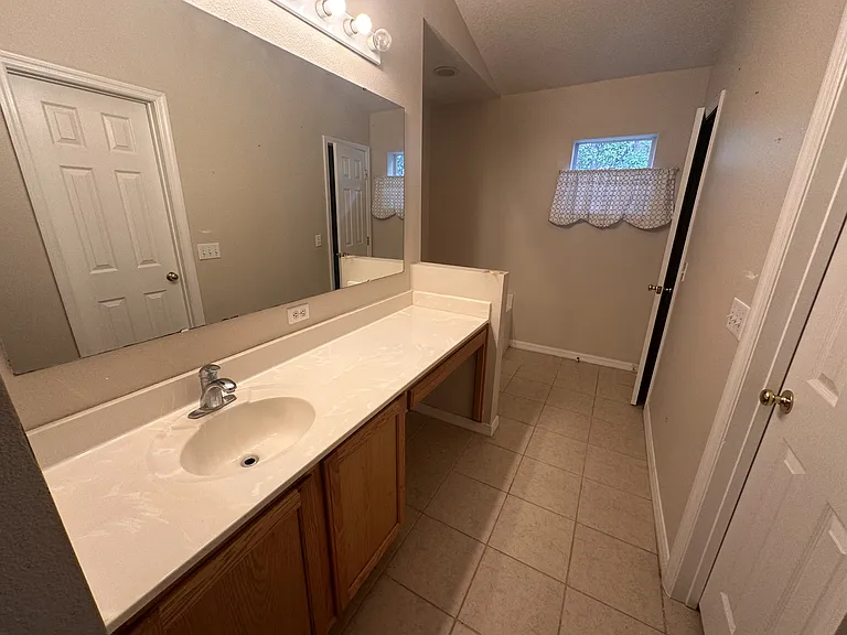 2529 SW 156th Pl — Photo 7