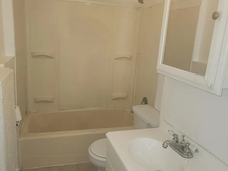 1361 Woodland Ave NW — Photo 4