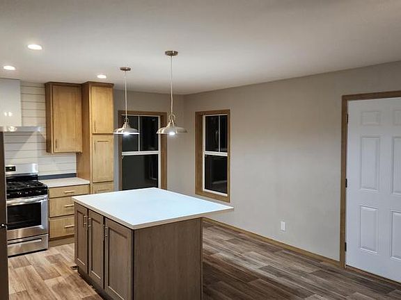 3rd image of 11 Andreasen Dr